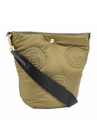 Borsa a secchiello in nylon verde oliva trapuntata con dettagli del logo improntato circolare, tracolla nera e finiture in metallo dorato.
