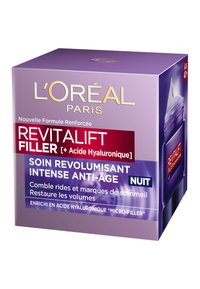 Boîte violette de crème de nuit Revitalift Filler de L'Oréal Paris, avec des lettres dorées, contenant de l'acide hyaluronique et mettant en avant les bienfaits anti-âge.