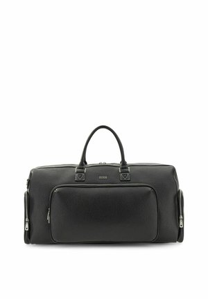 Schwarze, strukturiert geprägte Leder-Weekender-Tasche mit oberen Tragegriffen, vorderer Reißverschlusstasche und seitlichen Reißverschlussfächern, Brandlogo auf der Vorderseite.