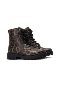 Botas de tobillo con cordones en cuero marrón y negro con patrón de leopardo, con una suela robusta y ojales reforzados para mayor durabilidad.