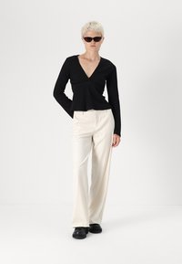 Gina Tricot TIE  - Blus - black