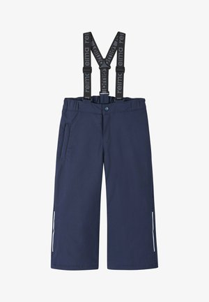 Navyblaue wasserdichte Kinderhosen mit verstellbaren schwarzen Trägern, die weißen Logo-Text und vordere Seitentaschen haben.