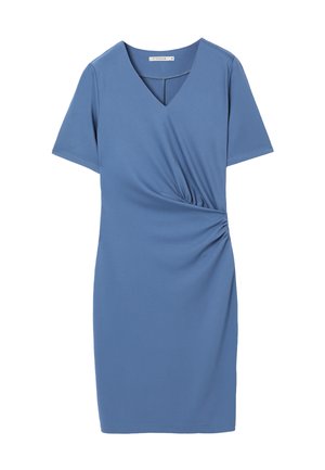 Abito azzurro in tessuto liscio ed elastico. Caratterizzato da scollo a V, maniche corte e arricciature in vita per una silhouette aderente.