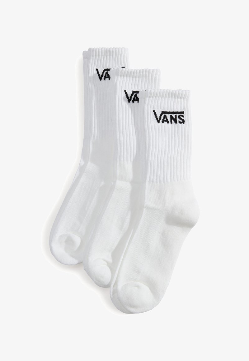 Calcetines de algodón blancos de caña corta con textura acanalada y logotipo negro de "VANS" en la parte superior. El set incluye tres pares.