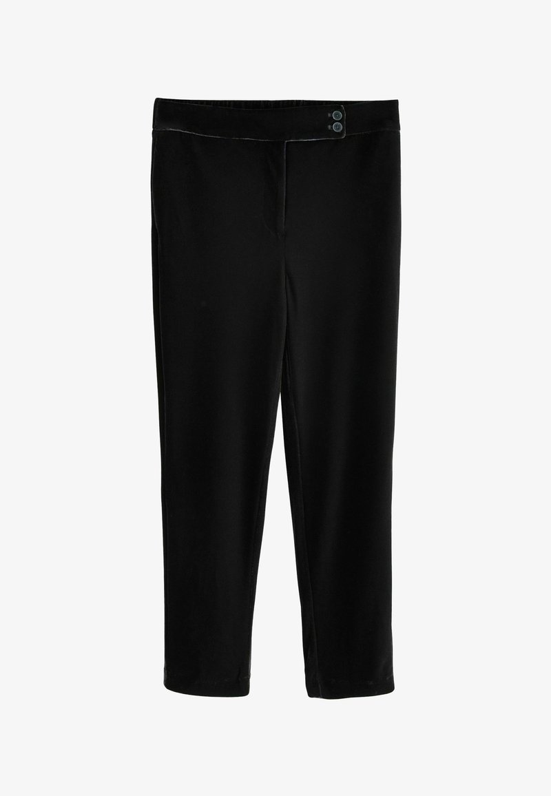 Čierne sametové nohavice sú slim fit, majú hladký povrch, dva gombíky na páse a kratšiu dĺžku.