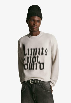 Stickad tröja - white