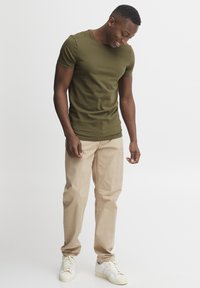 Casual Friday CFDavid - T-shirts - burnt olive