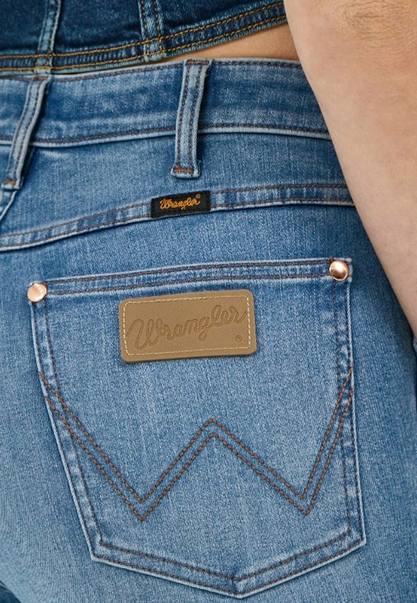 WRANGLER X LAINEY WILSON BOOT HUGGER - Bootcut jeans2