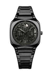 Skelettuhr mit einem Gehäuse und Armband aus schwarzem Edelstahl. Sie verfügt über ein transparentes Ziffernblatt mit komplexen Mechanismen und goldenen Akzenten auf den Stundenmarkierungen.