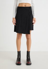 Weekday PLEATED MIDI SKIRT - Omlottkjol - black