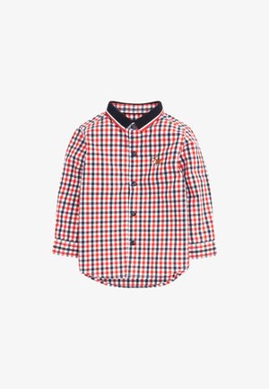 Camisa de manga larga a cuadros rojos, blancos y azules con cuello y botones negros, con un pequeño perro marrón bordado en el pecho.