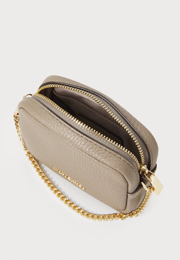 BRYANT CHAIN CHARM - Wallet - birch3