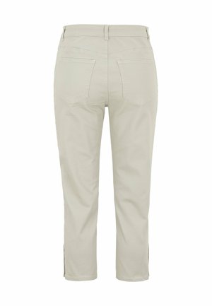 Beige Baumwollhosen mit geradem Schnitt, ausgestattet mit zwei Gesäßtaschen und seitlichen Schlitzen am Saum. Glatte Textur und sauberes Design.