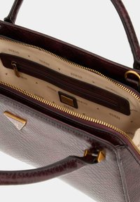 Guess GEORGINA PYTHON-OPTIK - Handbag - bordeaux