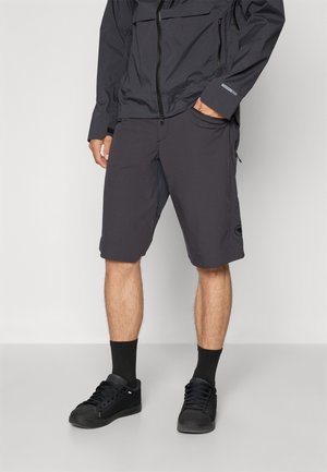 Herren Shorts in Dunkelgrau aus leichtem Material, mit einem entspannenden Schnitt, zwei Seitentaschen und einem Logo-Akzent am unteren Bein.