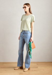 Mos Mosh TEE - Apdrukāts T-krekls - smoke green