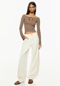 Bershka Strickpullover - dark brown