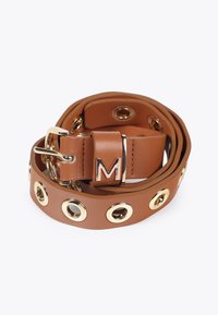 Ruskea nahkavyö, jossa on pyöreitä kultaisia yksityiskohtia, turvallinen solki ja brändätty hihna, jossa on "M"-logo.