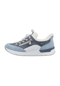 Hellblau und marineblauer Wildledersneaker mit weißen perforierten Akzenten, silbernem Reißverschluss und grauer Sohle. Verfügt über ein Schnürdesign mit Zuglasche.