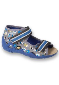 Szare materiałowe sandały z kolorowym zwierzęcym nadrukiem, niebieska gumowa podeszwa, regulowane czarno-niebieskie paski, otwarty design palców.