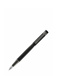 Stylo-plume noir avec prise texturée et clip argenté, incliné en diagonale sur un fond blanc.