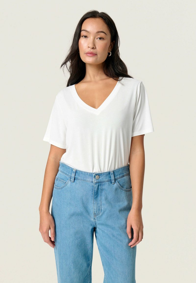 Soaked in Luxury COLUMBINE - T-shirt basic - broken white