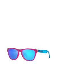 Pink and blue sunglasses with a retro design, featuring a transparent pink frame and mirrored blue lenses. Accented with 'Oakley' branding.
