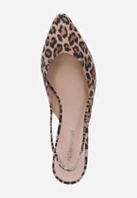 Hohe Schuhe mit Leopardenmuster, spitzer Zehenform und ausgeschnittenen Seiten. Hergestellt aus strukturiertem Stoff; bietet eine beige und braune Farbgestaltung.