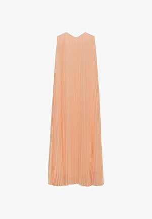 Falten Maxi-Kleid in sanftem Pfirsichfarbton, mit V-Ausschnitt und fließender Stofftextur. Das Design betont vertikale Linien.