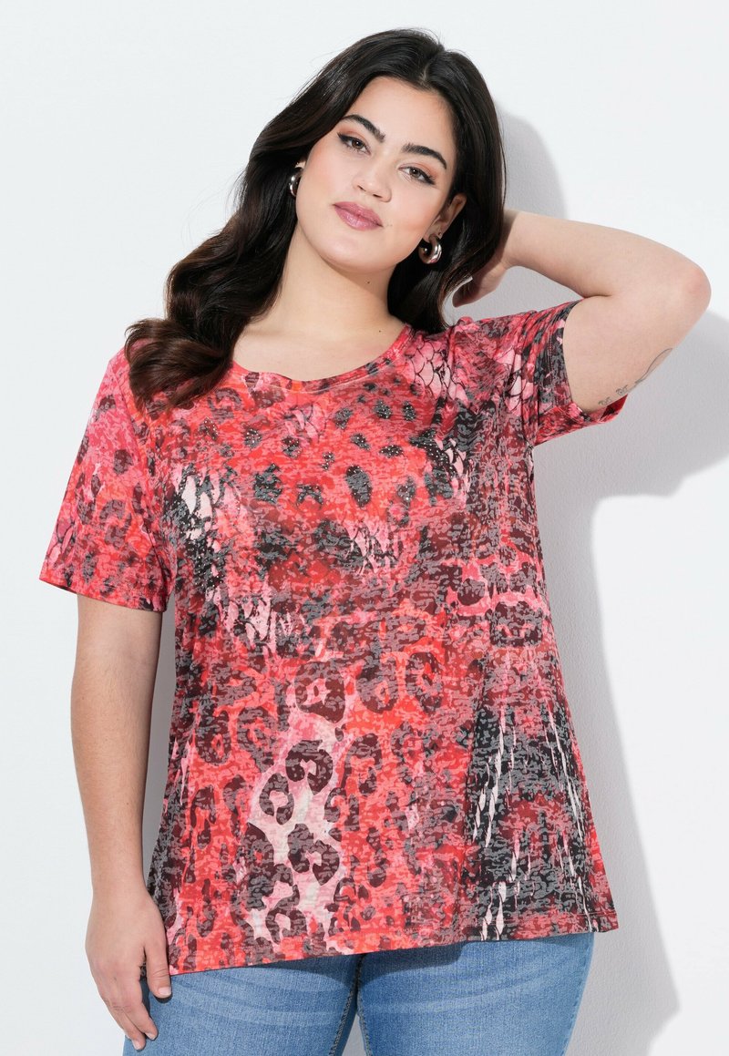 Camiseta de estampado de animal en rojo y negro con mangas cortas y escote redondo, hecha de una tela suave y ligera.