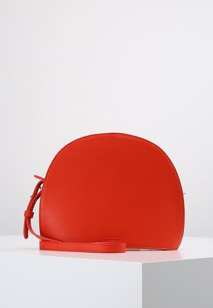 Taška s příčným popruhem - light red