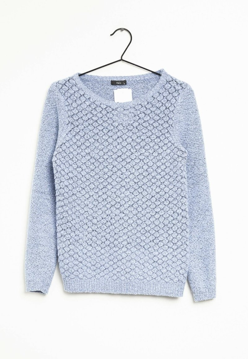 Lichtblauwe trui met een gestructureerd, diamantpatroon. Voorzien van een ronde hals en lange mouwen, gemaakt van een zachte gebreide stof.