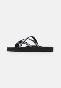 Black flip-flop with crisscrossed grey and white straps, made of synthetic material, featuring a flat sole and textured footbed.