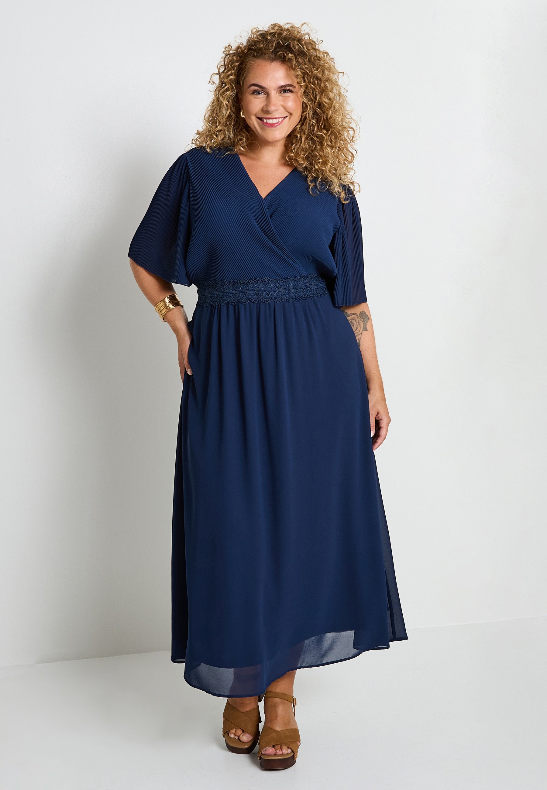 Grain de Malice Longue avec un col en V Robe de soirée marine