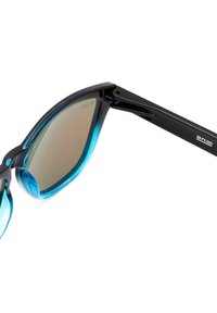 Ochelari de soare negri cu un design elegant, având lentile cu nuanță albastră și accente negre. Cadru ușor, cu un finisaj lucios.