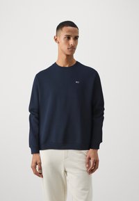 Tommy Jeans FLAG CREW - Melegítőfelső - dark night navy