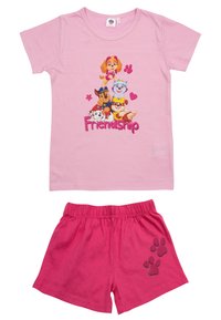 Set di pigiama in cotone rosa composto da una maglietta a maniche corte con personaggi dei cartoni e la scritta "Amicizia", e pantaloni corti rosa abbinati con dettagli a impronta di zampa.