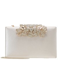 Borsa clutch con finitura satinata chiara, caratterizzata da un ornamento floreale in metallo dorato decorato con cristalli trasparenti. Comprende una tracolla a catena rimovibile.