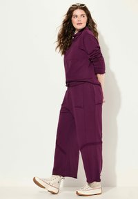 Ulla Popken DECORATIVE SEAM  - Pantaloni - forest berry