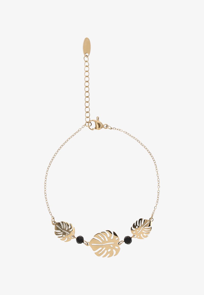 Delikatna złota bransoletka z łańcuszkiem, ozdobiona trzema złotymi zawieszkami w kształcie liści monstery, rozdzielonymi dwoma małymi czarnymi koralikami oraz zapięciem na karabińczyk.