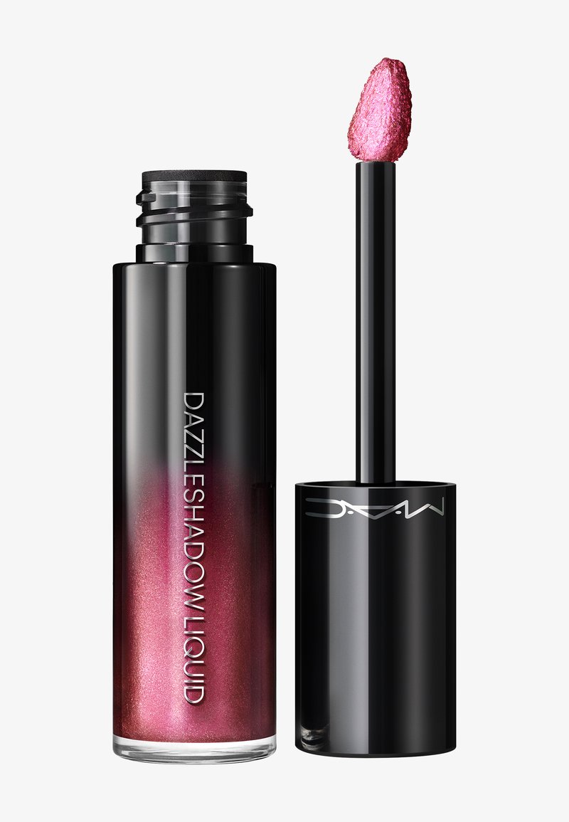 Tube d'ombre à paupières liquide étiqueté "Dazzleshadow Liquid" avec un capuchon noir et un applicateur montrant un produit rose scintillant au bout.