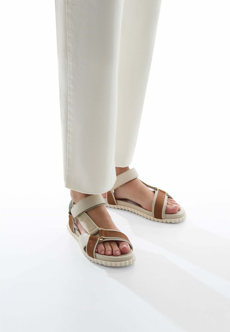 Voile Blanche FRANCIS - Sandali - beige