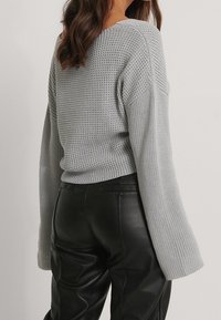 NA-KD Neule - grey