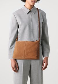 Anna Field LEATHER - Skuldertasker - cognac