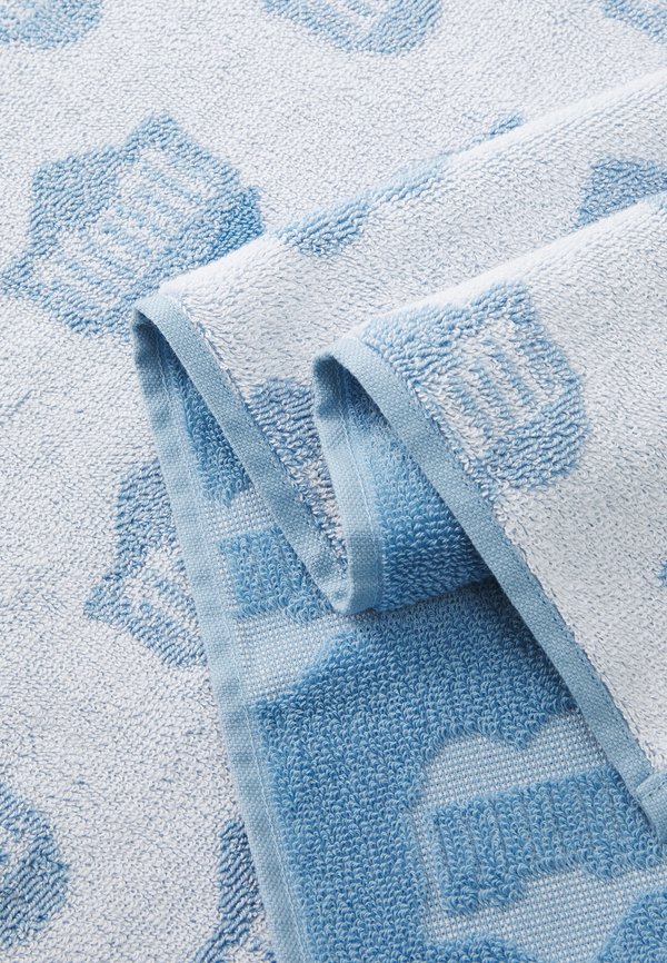 HEART TRAIN SPORT TOWEL UNISEX - Towel3