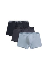 Boksershorts z bambusa w trzech kolorach: czarnym, ciemnoszarym i jasnoniebieskim, z elastycznymi pasami w talii z napisem "BAMBOO". Gładka tekstura.