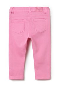 Pantalons en denim rose avec une texture lisse, une taille élastique, deux poches arrière et une étiquette sur la taille. Design à jambe droite.