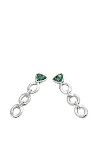 Boucles d'oreilles en argent ornées de pierres précieuses triangulaires vertes et d'éléments de chaîne ovale reliés, présentant un design élégant et moderne.