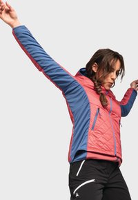 Leichte, gesteppte Jacke in Pink und Blau, mit einem Frontreißverschluss, zwei Taschen und kontrastierenden Ärmeln aus strukturiertem Stoff.