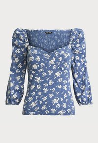 Blaue Blumenbluse mit Puffärmeln, quadratischem Ausschnitt und Rüschendetails. Sie verfügt über ein weißes Blumenmuster auf weichem Stoff.